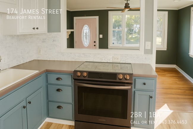 Building Photo - 174 James St