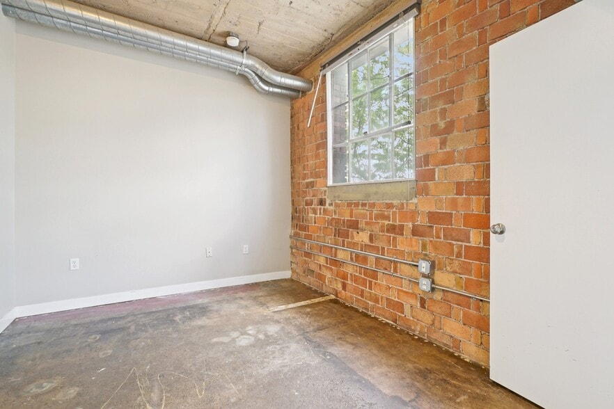 Building Photo - 380 W 200 S