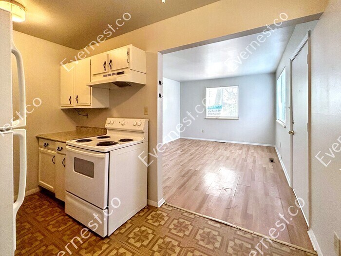 Building Photo - 954 W Moreno Ave