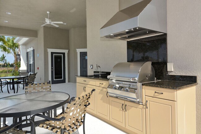 Building Photo - 2/2 plus den Villa in Fairfield with a 2 car garage