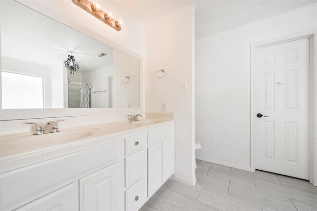 Building Photo - 7114 Sunrise Hill Ln