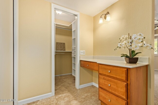 Building Photo - Your Oasis Awaits!