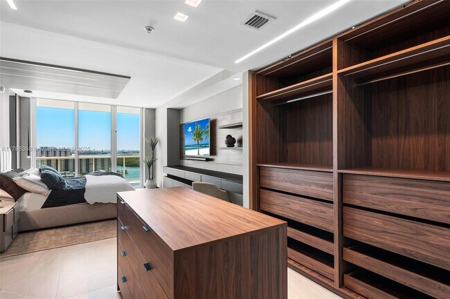 Building Photo - 400 Sunny Isles Blvd