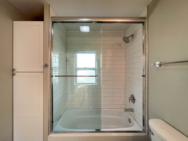 Building Photo - Beautifully Remodeled Two-Bedroom in Malve...