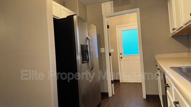 Building Photo - 788 S Knox Dr