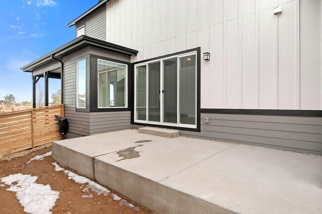 Building Photo - Beautiful New Build 3 Bed, 3 Bath Home in ...