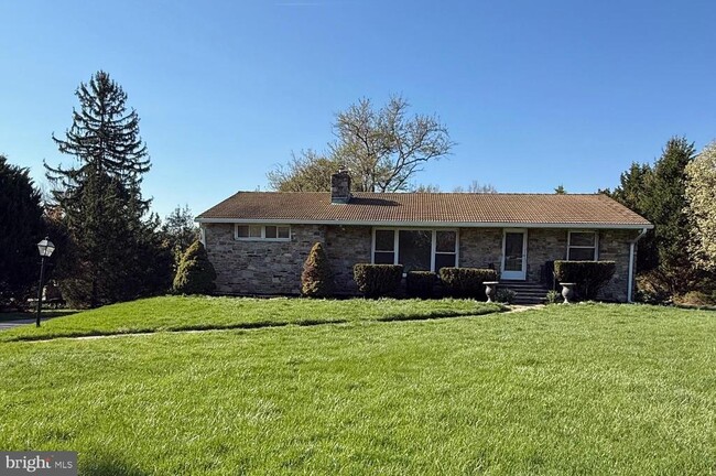 Building Photo - 536 Hampton Ln