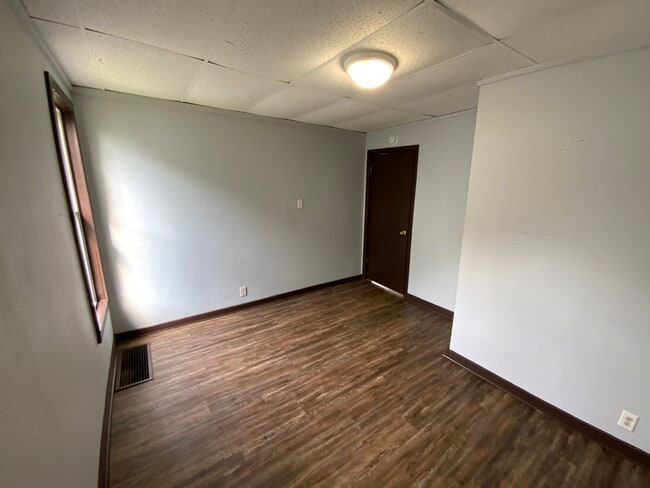 Building Photo - 53 Lake St