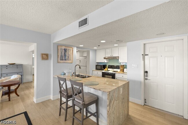 Building Photo - 3170 Matecumbe Key Rd