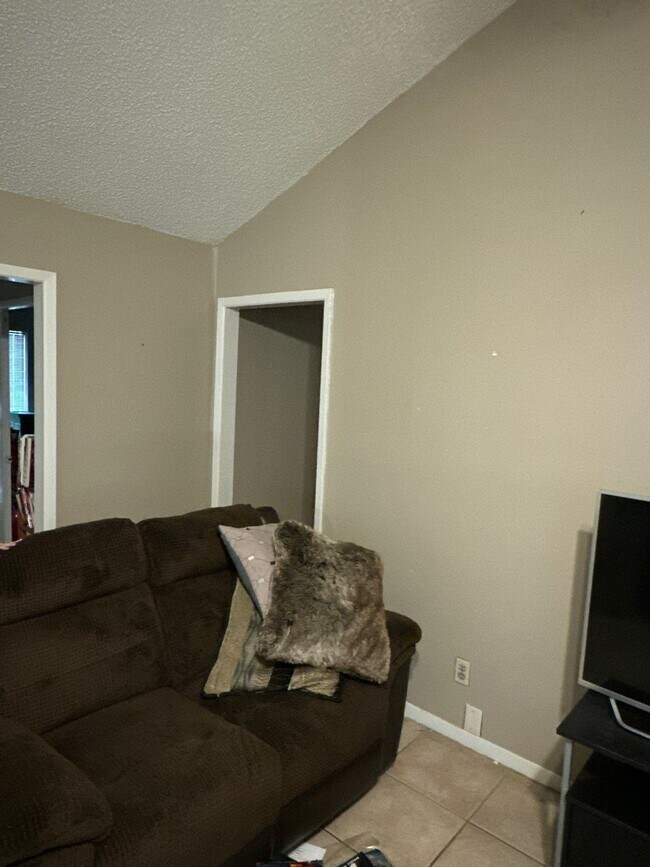 Building Photo - 5222 Valleyview Dr