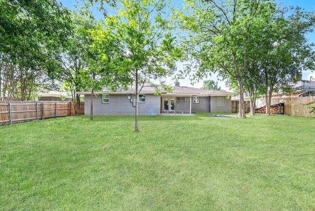 Building Photo - 6244 Trail Lake Dr