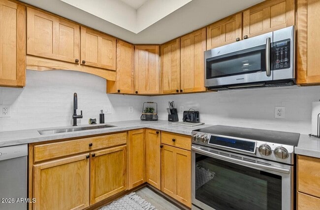 Building Photo - 2803 N Carefree Cir