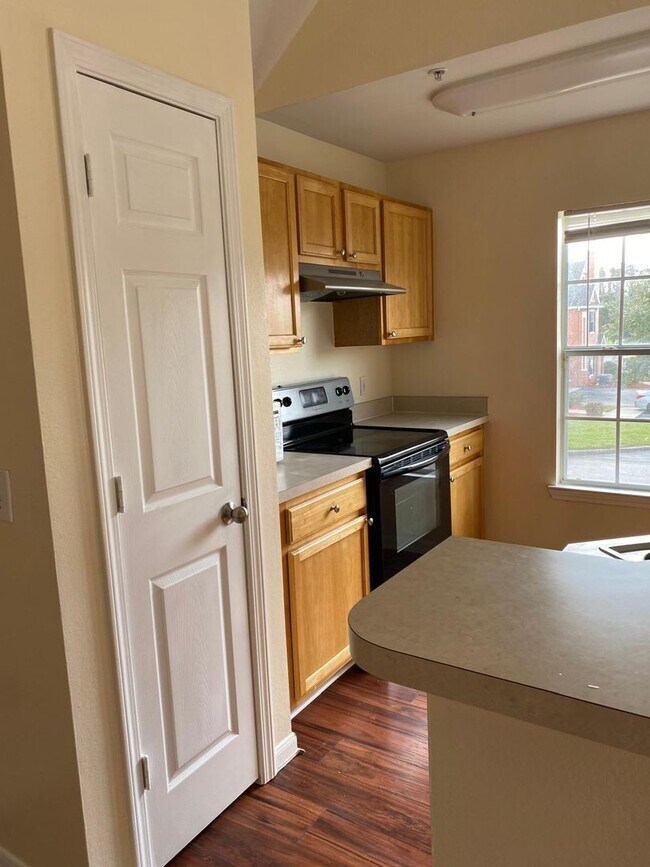 Building Photo - 1 bedroom 1 bath condo