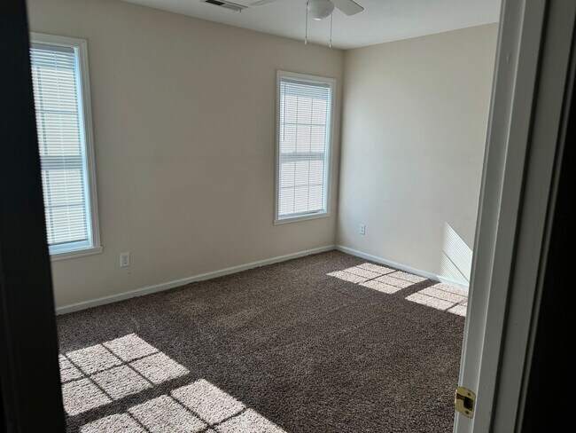 Building Photo - Charming 2-Bedroom, 2-Bath Townhouse in Winston-Salem