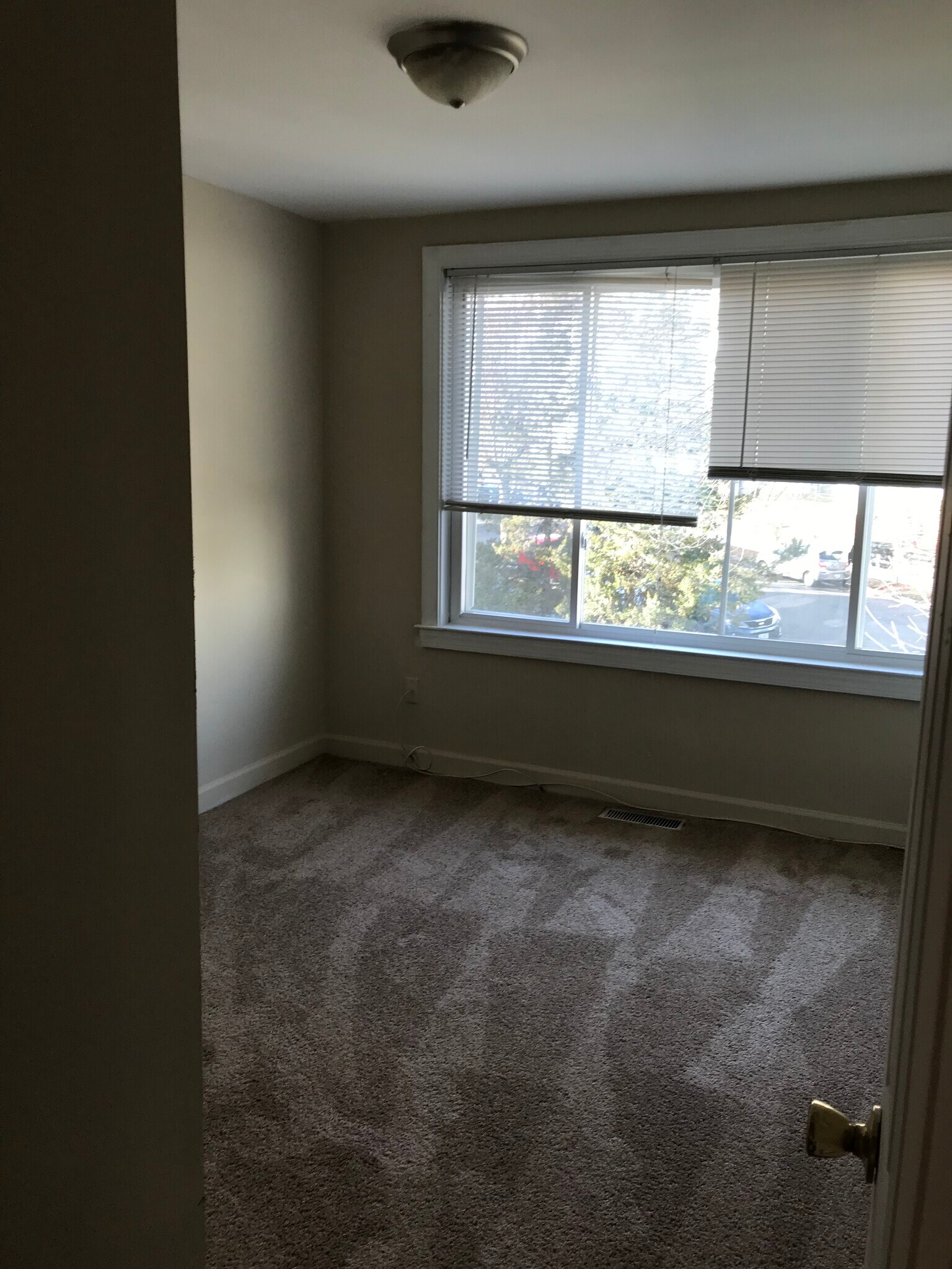 Building Photo - 750 Barnaby St SE