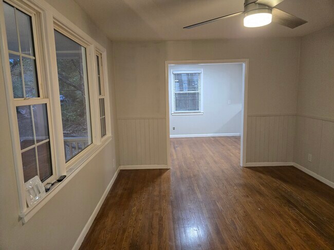 Building Photo - 929 Due W Ave N