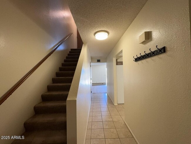 Building Photo - 4221 Plaza Oro Loma