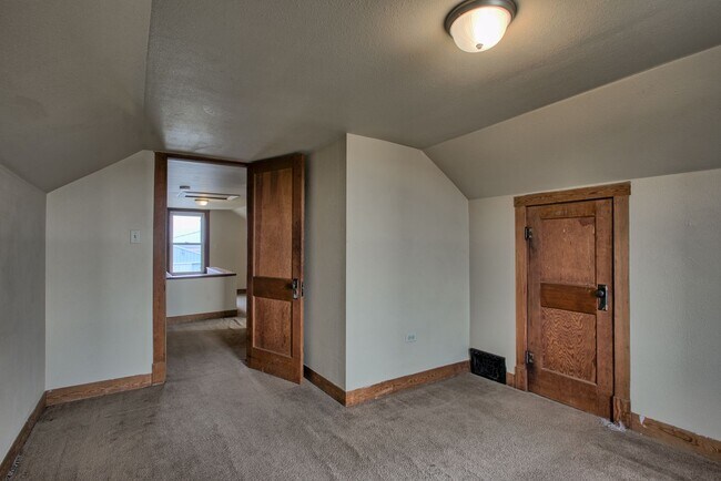 Building Photo - Charming Country Home on Acreage off Highw...