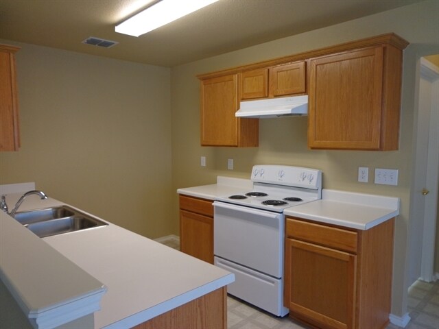 Building Photo - 6819 Cougar Clf