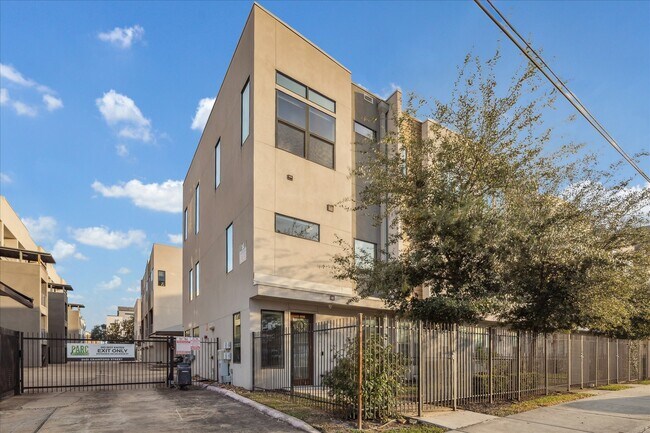 Primary Photo - 2401 Crawford St