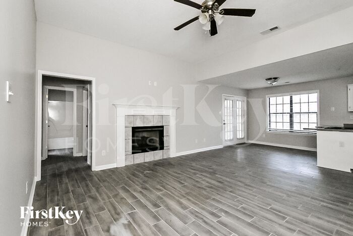 Building Photo - 275 Kings Dr