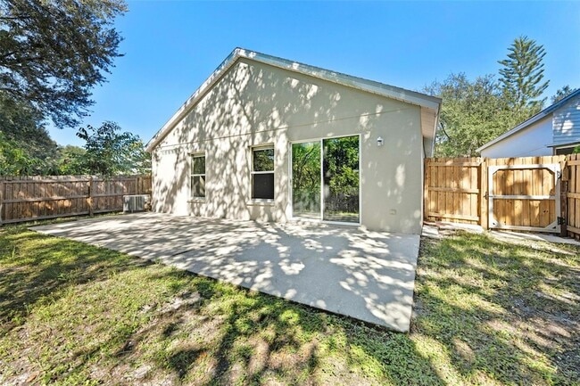Building Photo - 15016 Deer Meadow Dr
