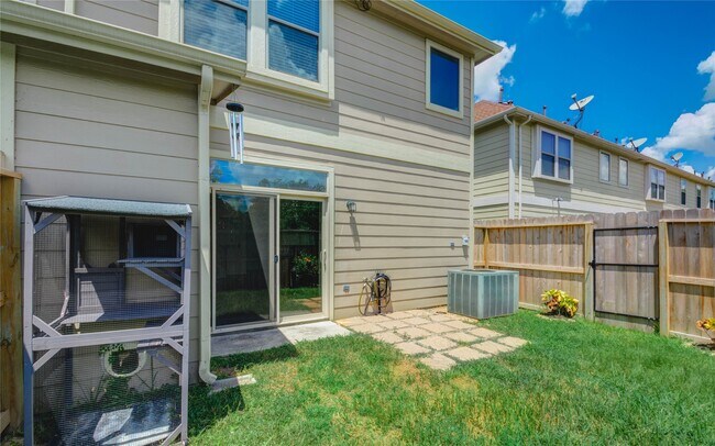 Building Photo - 16110 Limestone Lake Dr