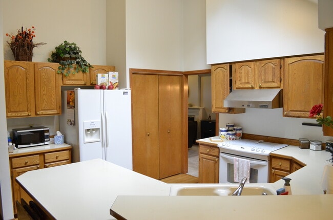 Building Photo - Traditional 4-Bedroom Home Near Microsoft ...