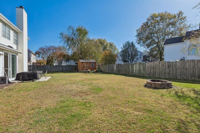 Building Photo - Bright, Clean & Convenient - Perfect 4 Bedroom Home in Chesapeake