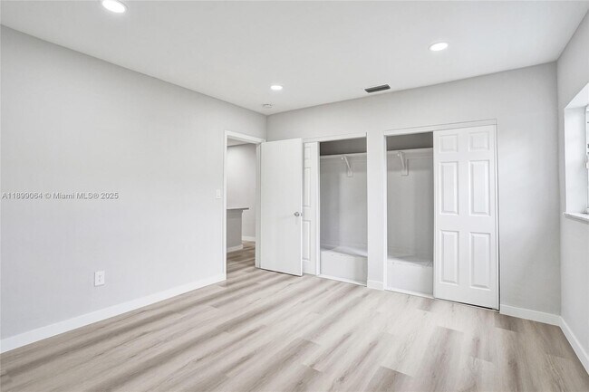 Building Photo - 6860 SW 18th Ct