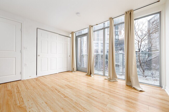 Building Photo - Modern Studio in Park Terrace | Water Incl...