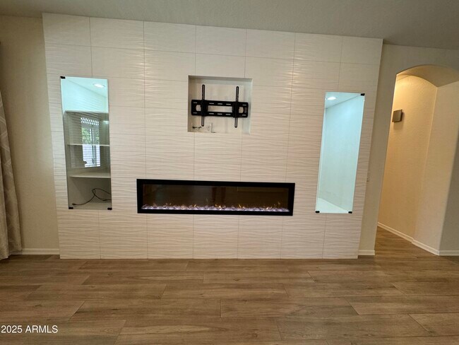 Building Photo - 712 W San Carlos Way