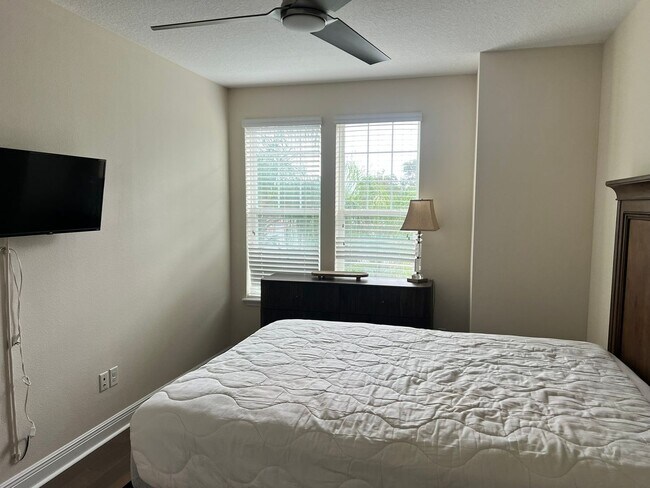 Building Photo - 115 N Arrawana Ave