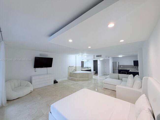 Building Photo - 2301 Collins Ave