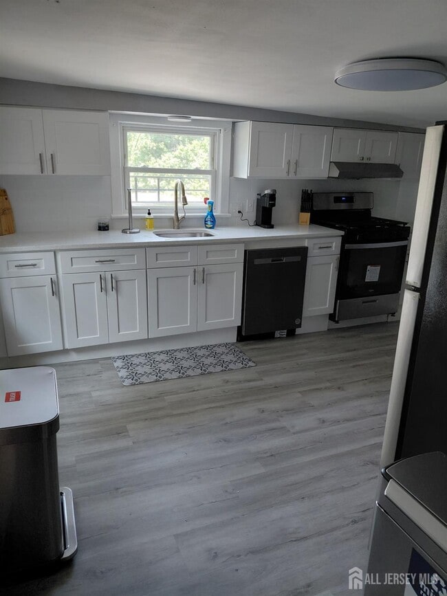 Building Photo - 472 Buckelew Ave