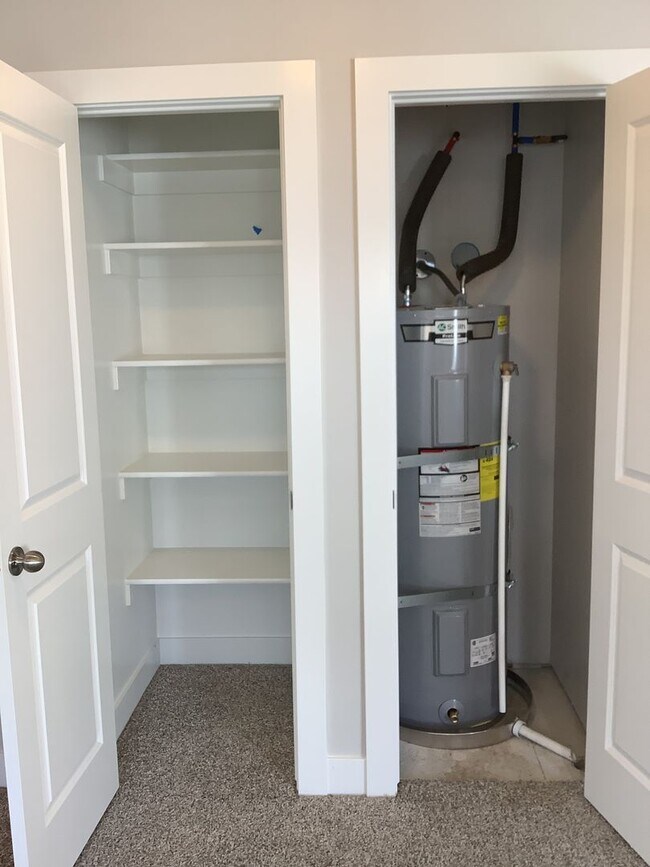 Building Photo - FREE RENT FIRST MONTH - Townhome in Prime ...