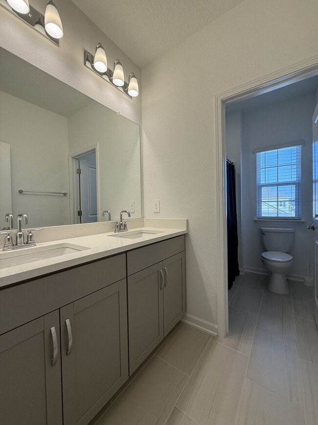 Building Photo - 104 Charmer Trce