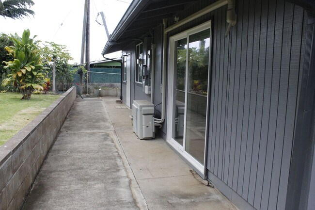 Building Photo - Loha