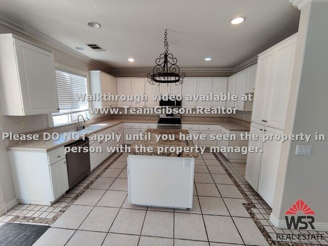 Building Photo - Beautiful 4 bedroom / 3 bathroom home