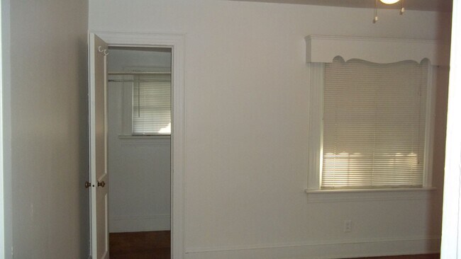 Building Photo - 206 Hudson St