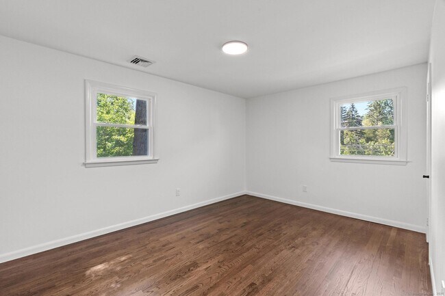 Building Photo - 36 Fuller Dr