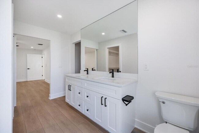 Building Photo - 470 Leger Dr