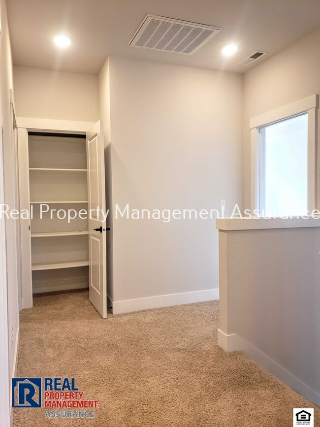 Building Photo - 16870 SW Rockhampton Ln