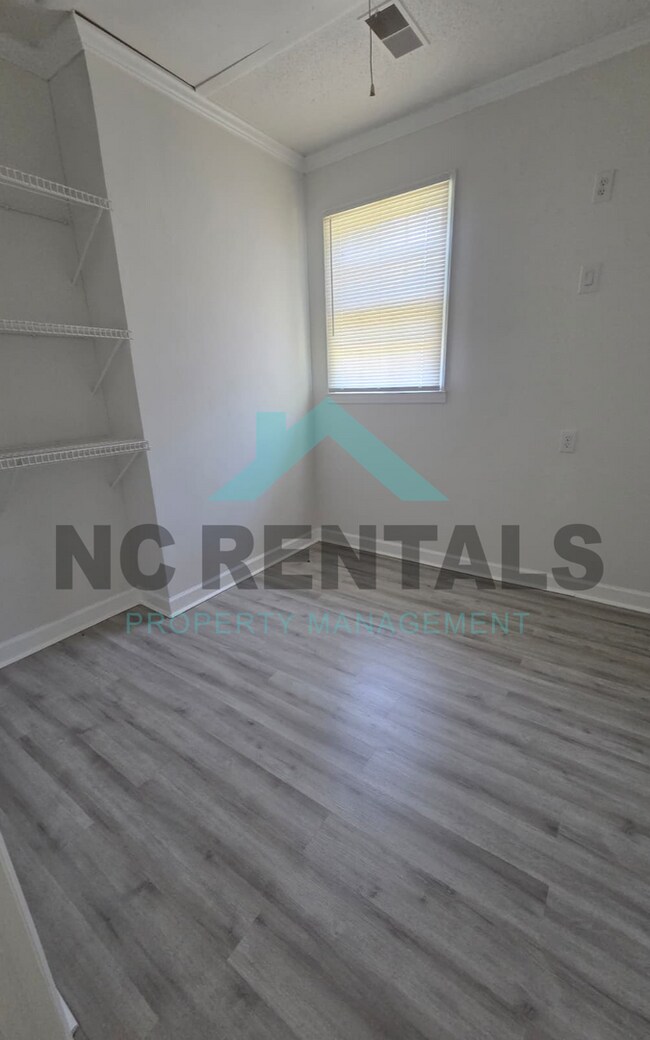 Building Photo - 2300 Carlford Rd