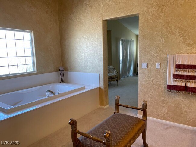 Building Photo - 170 Arches Ct