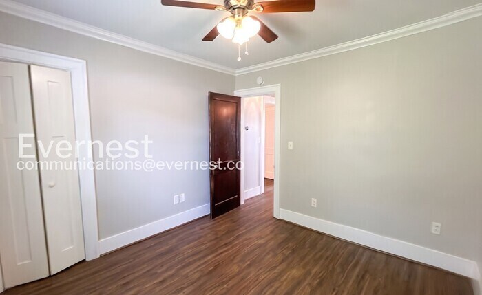 Building Photo - 507 S Lovell Ave