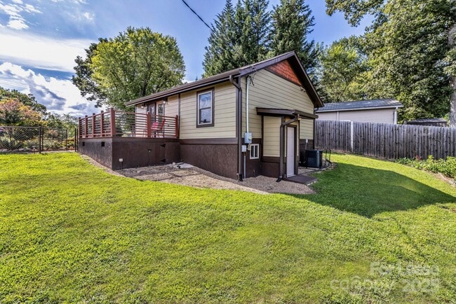 Building Photo - 150 Oak Hill Rd