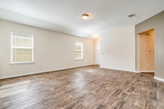 Building Photo - 617 Callahan Ln