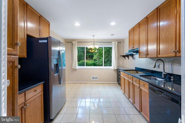 Building Photo - 6503 Friars Ct