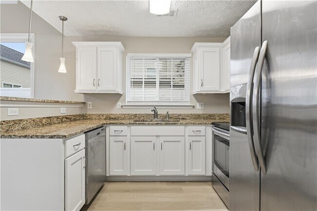 Building Photo - 217 Hiawassee Dr